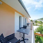 krevet i doručak Vrgorac 4*