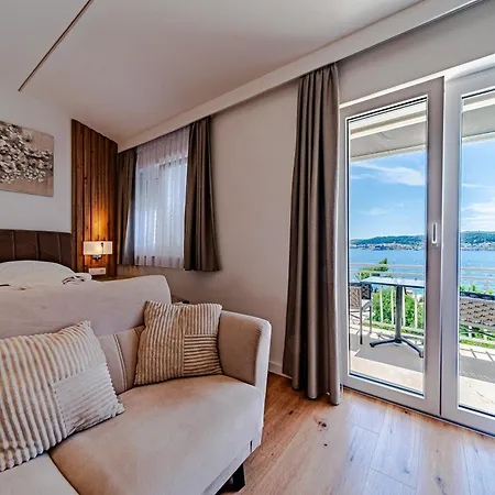 Bed and Breakfast Vrgorac 4*