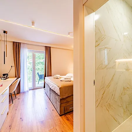 Bed and Breakfast Vrgorac 4*