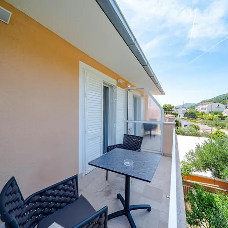 Bed and Breakfast Vrgorac 4*