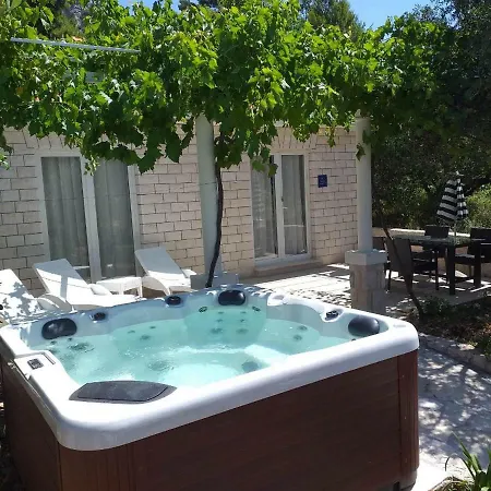 Vrgorac Bed and breakfast 3*