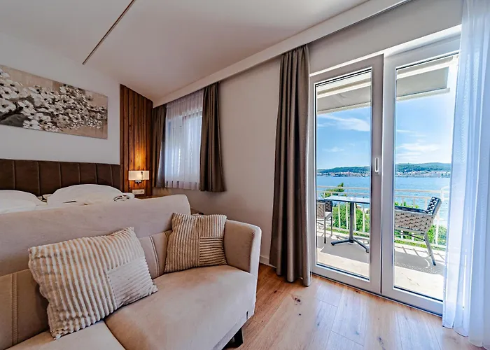 Couette-café Vrgorac 4*