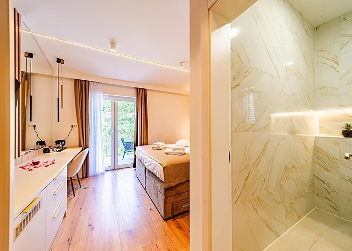 Couette-café Vrgorac 4*